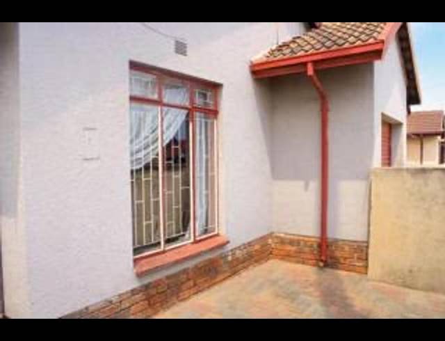 3 BEDROOM HOUSE FOR SALE IN TEMBISA EXT 11